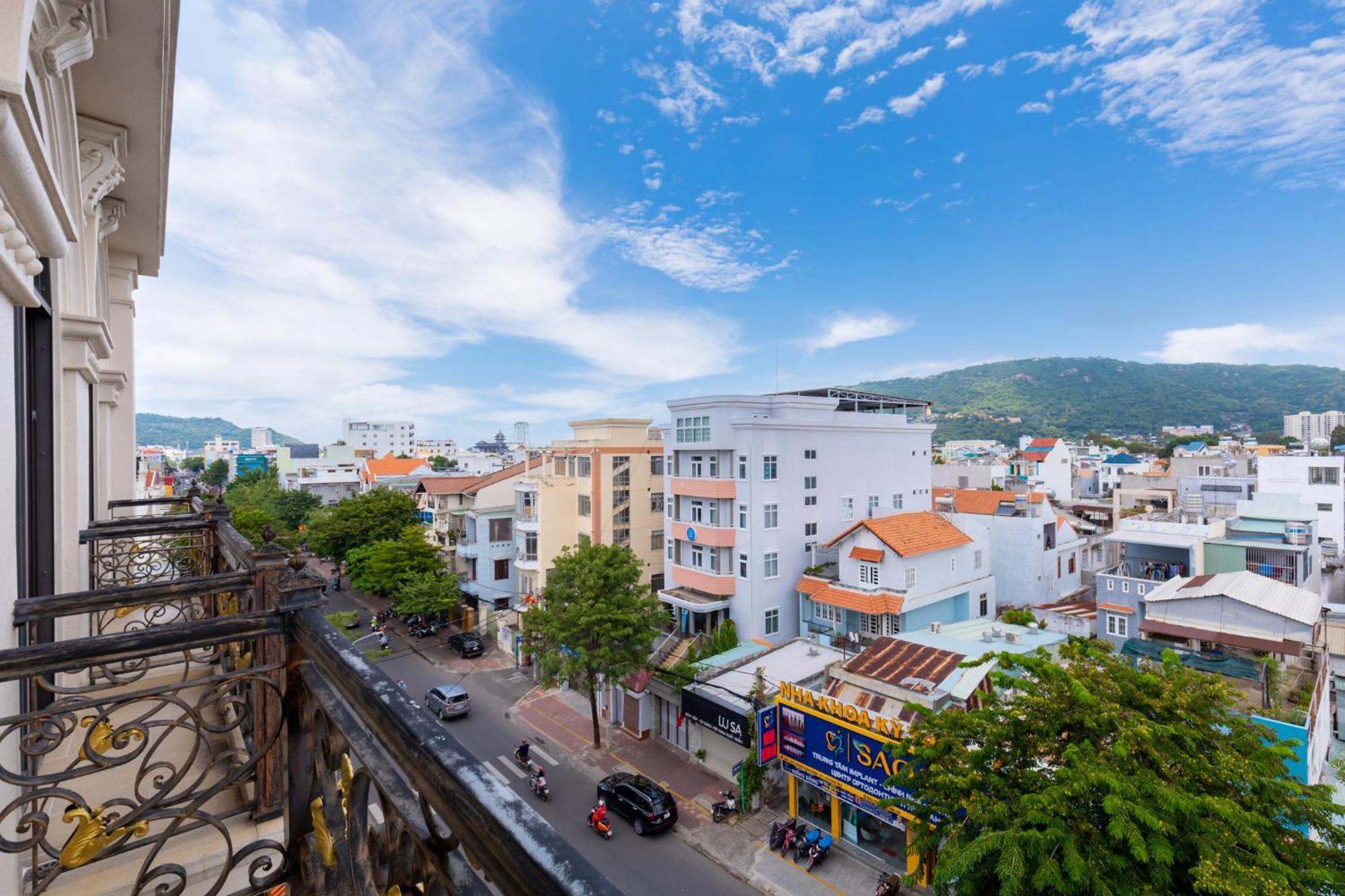 Prague Hotel Vung Tau Exterior photo